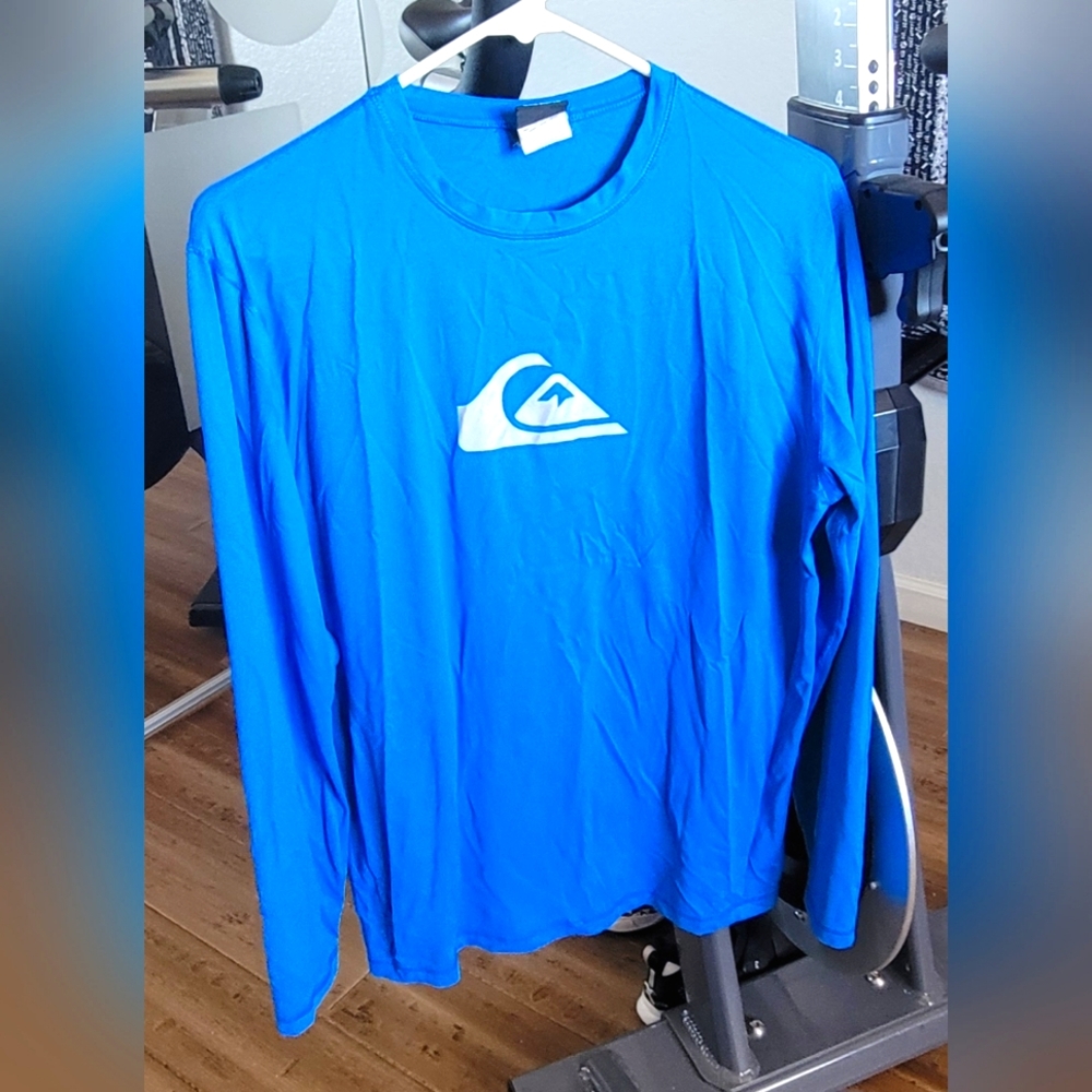 QUICKSILVER rash gaurd top SPF